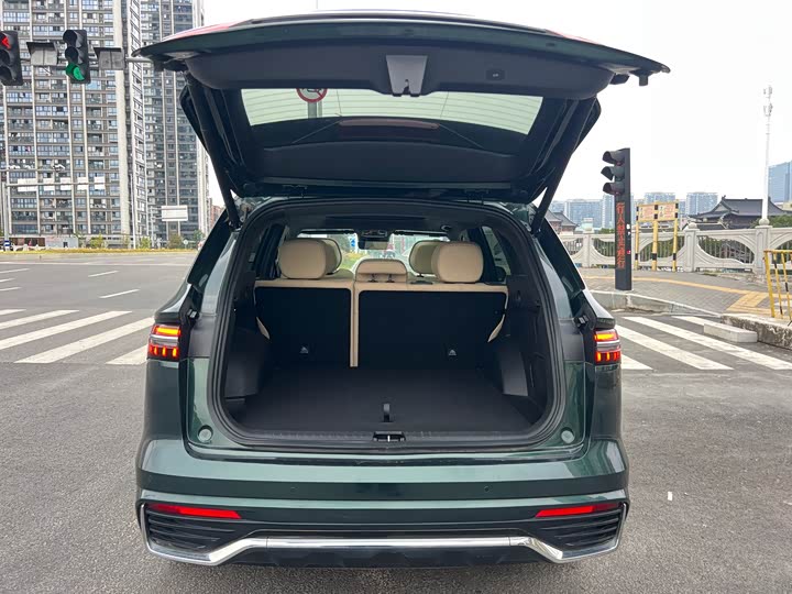 Фото 22 - Geely Monjaro