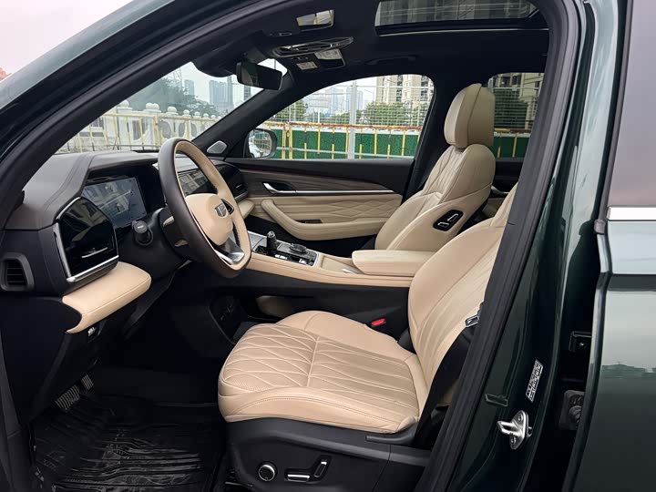 Фото 9 - Geely Monjaro