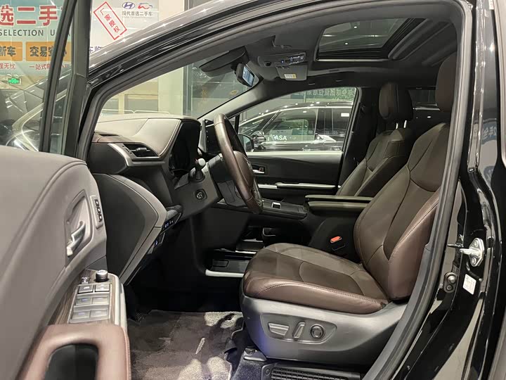 Фото 2 - Toyota Sienna