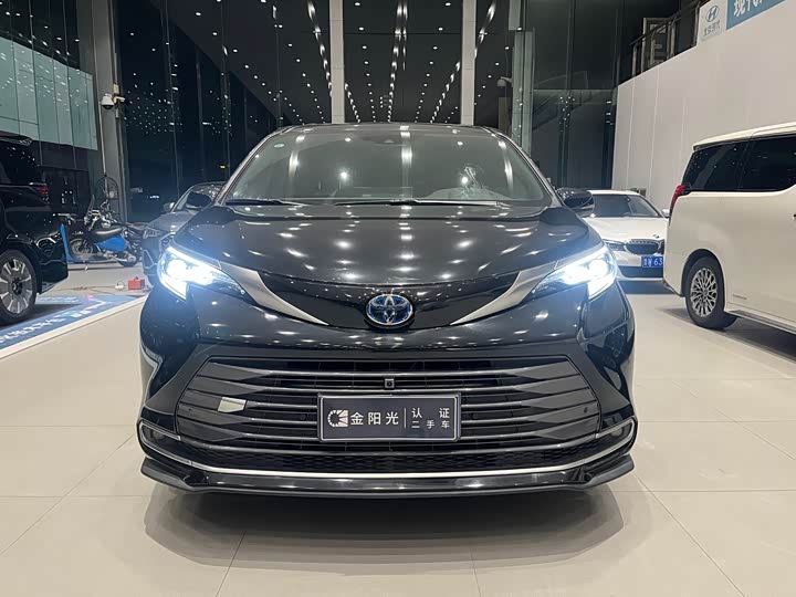 Фото 3 - Toyota Sienna