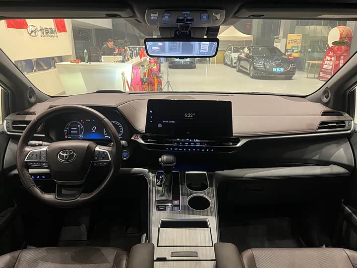 Фото 8 - Toyota Sienna