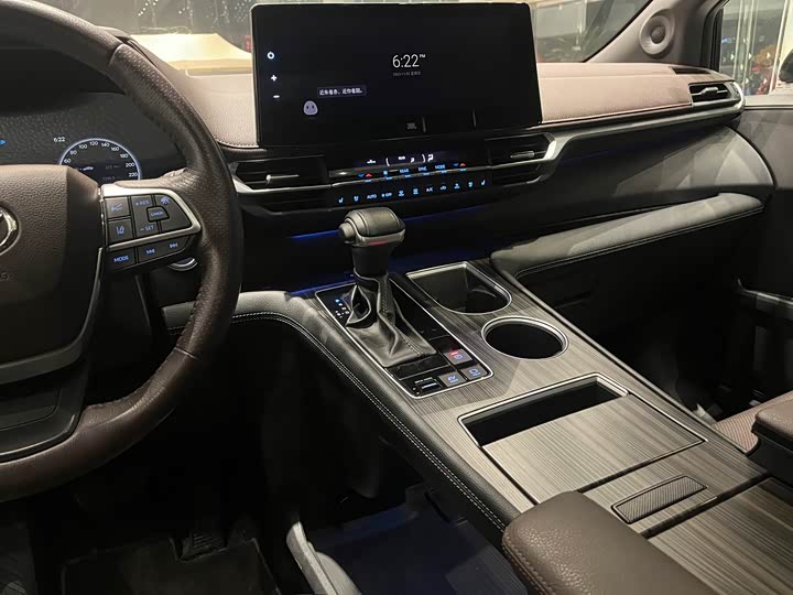 Фото 9 - Toyota Sienna