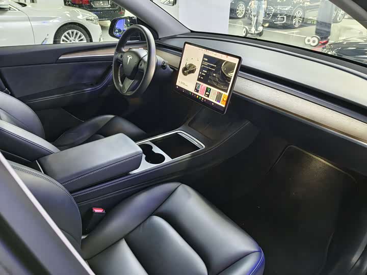 Фото 10 - Tesla Model Y