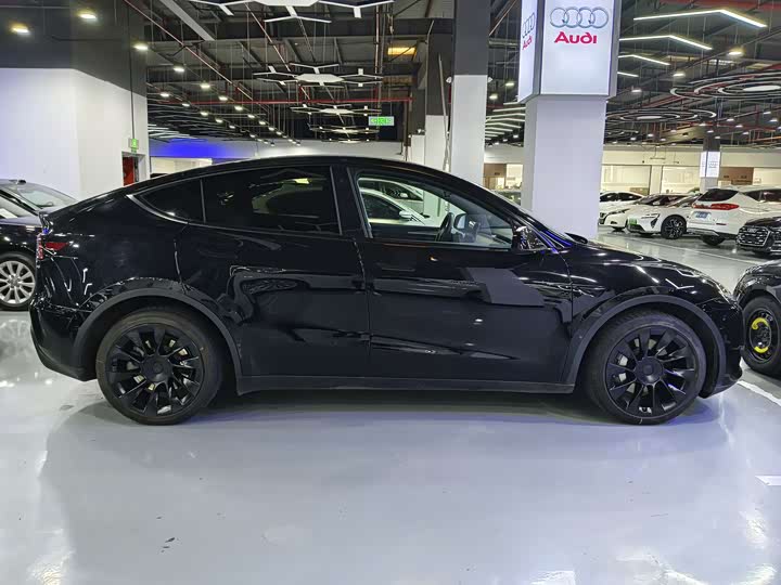 Фото 15 - Tesla Model Y