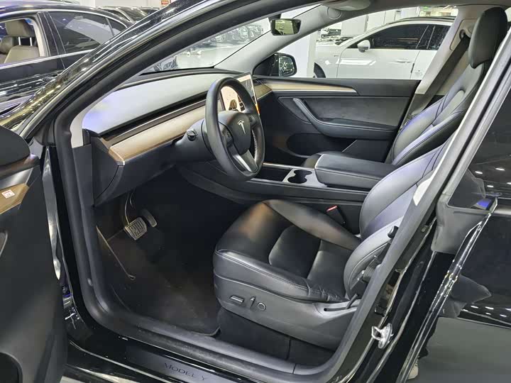 Фото 3 - Tesla Model Y