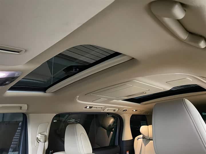 Фото 10 - Toyota Vellfire