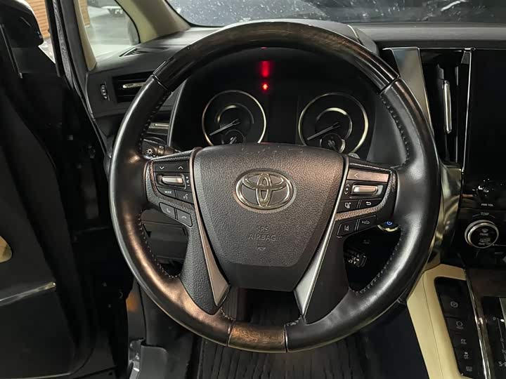 Фото 11 - Toyota Vellfire