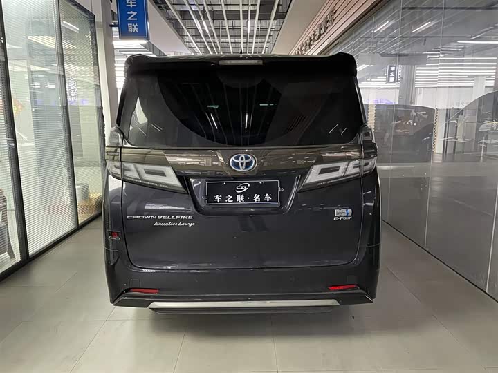 Фото 5 - Toyota Vellfire