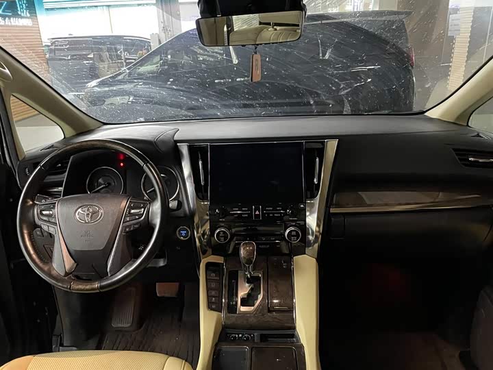 Фото 7 - Toyota Vellfire