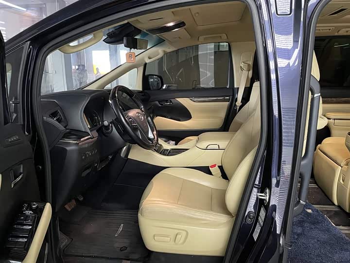 Фото 8 - Toyota Vellfire