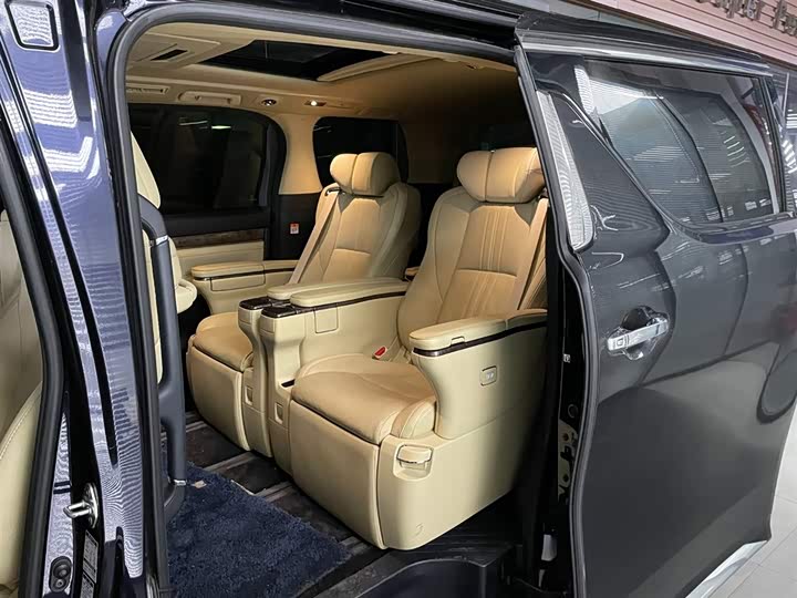 Фото 9 - Toyota Vellfire