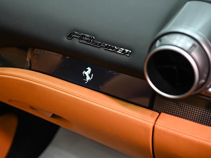 Фото 10 - Ferrari F8