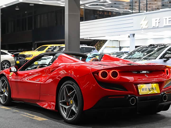 Фото 3 - Ferrari F8