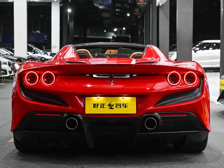 Фото 6 - Ferrari F8