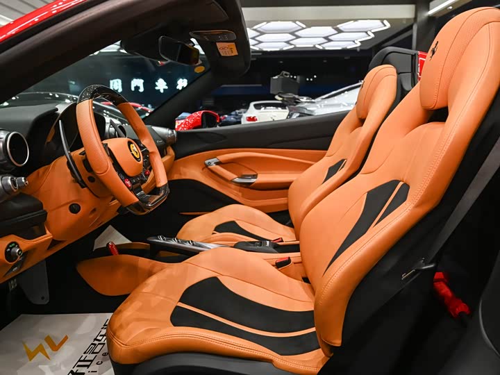 Фото 8 - Ferrari F8