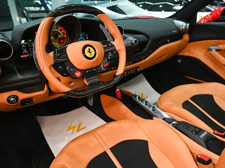 Фото 9 - Ferrari F8