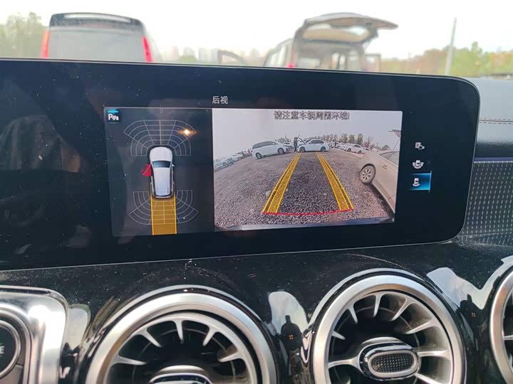 Фото 14 - Mercedes-Benz GLB-Class