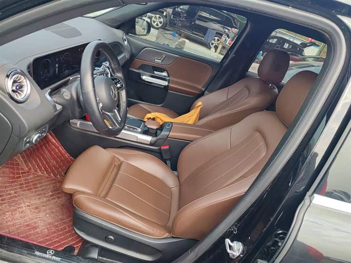 Фото 15 - Mercedes-Benz GLB-Class