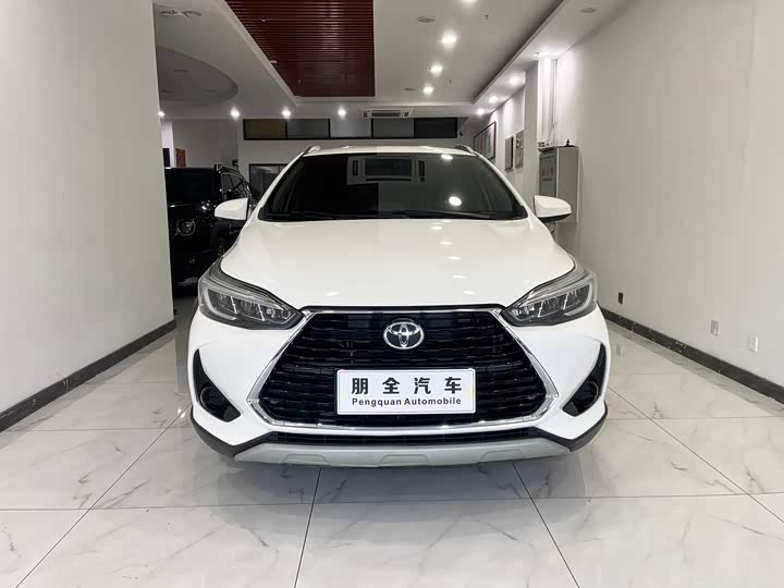 Фото 2 - Toyota Yaris L Hatchback