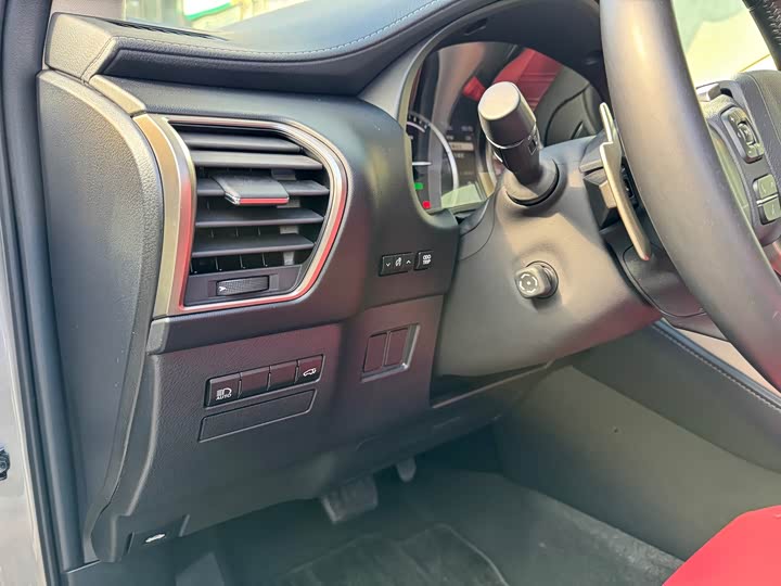 Фото 12 - Lexus NX