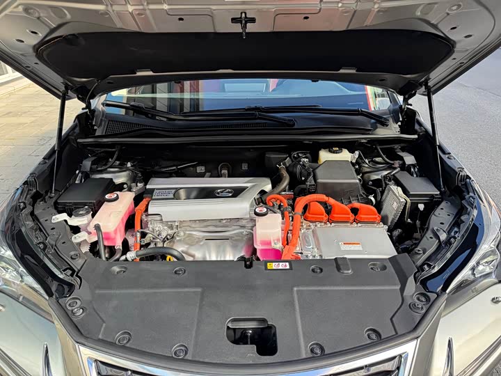 Фото 17 - Lexus NX