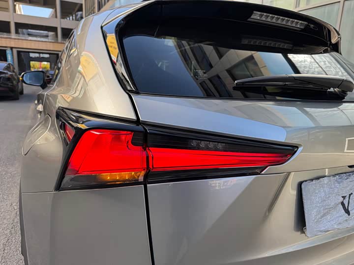 Фото 23 - Lexus NX