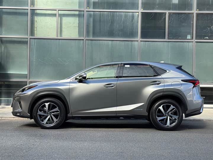 Фото 3 - Lexus NX