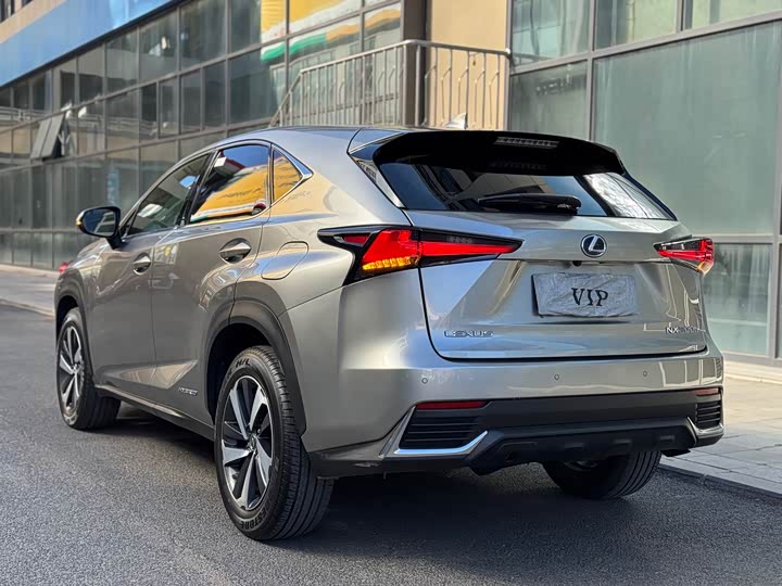 Фото 4 - Lexus NX