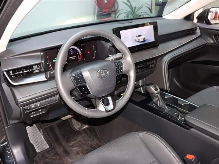 Фото 11 - Toyota Camry