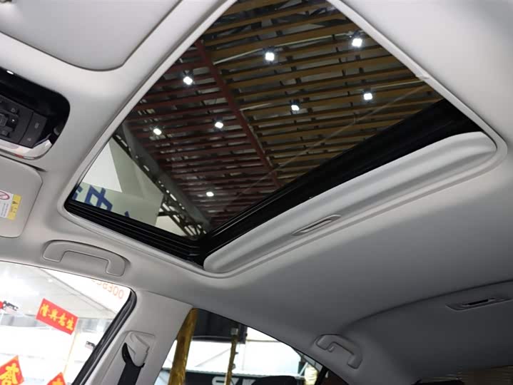 Фото 17 - Toyota Camry