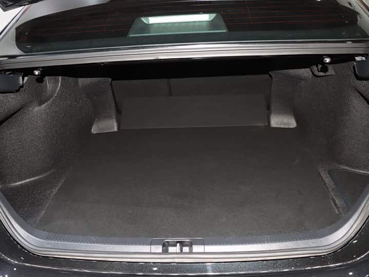 Фото 18 - Toyota Camry