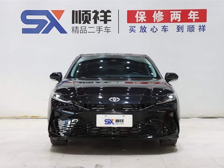 Фото 3 - Toyota Camry