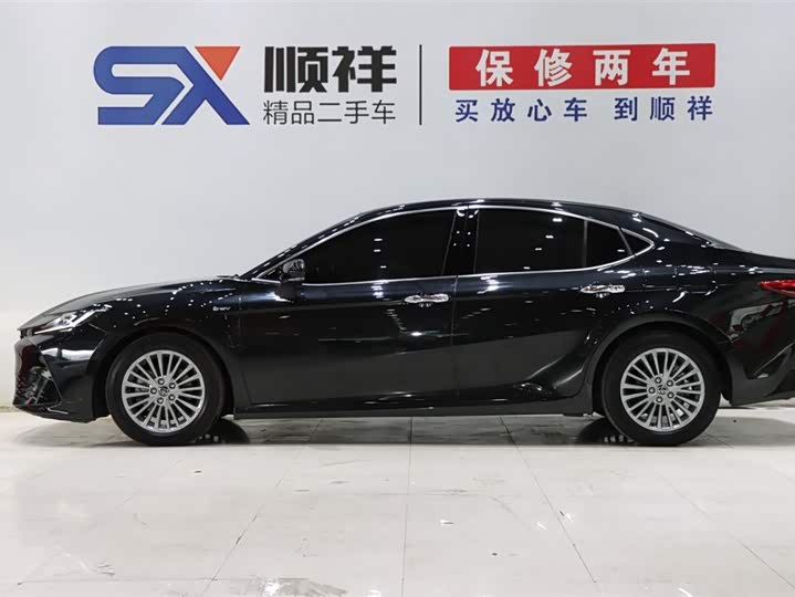 Фото 7 - Toyota Camry