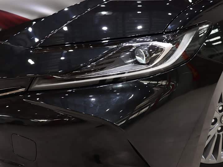 Фото 8 - Toyota Camry