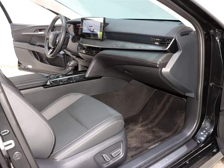 Фото 9 - Toyota Camry