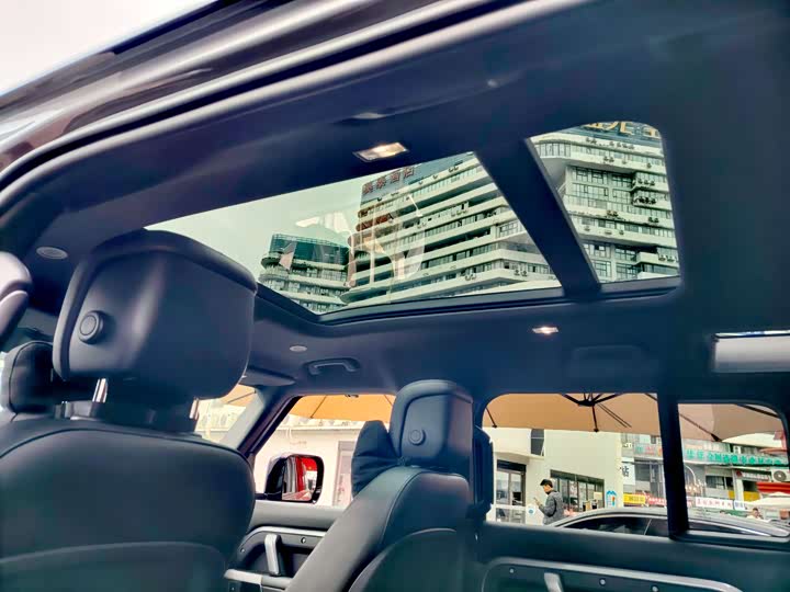 Фото 10 - Land Rover Defender