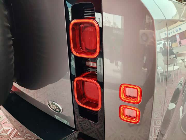 Фото 20 - Land Rover Defender