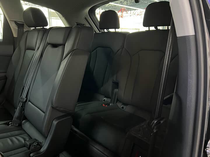 Фото 11 - Audi Q7