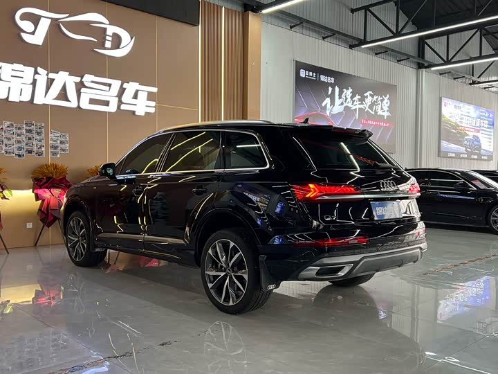 Фото 12 - Audi Q7