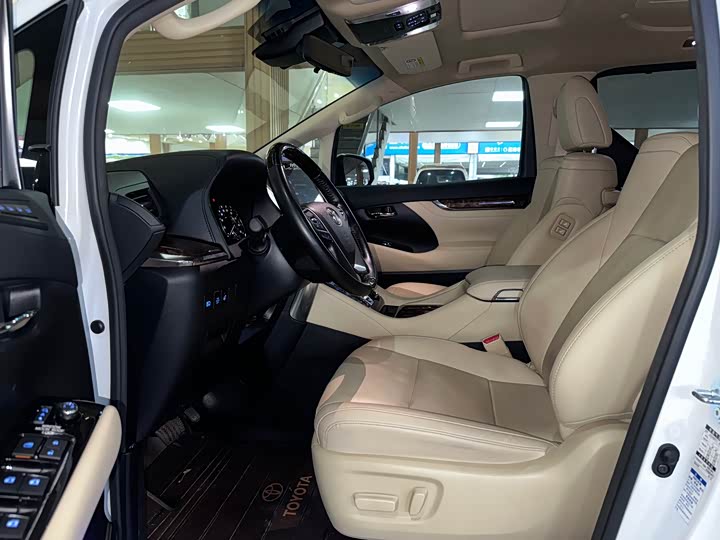 Фото 3 - Toyota Alphard