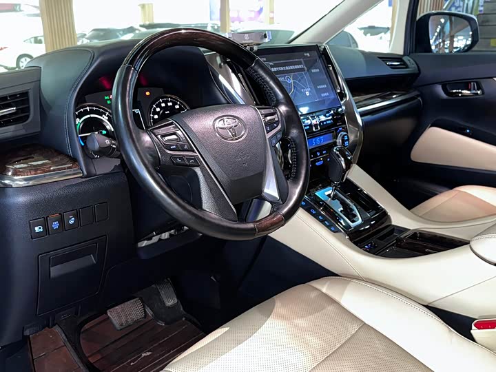 Фото 4 - Toyota Alphard