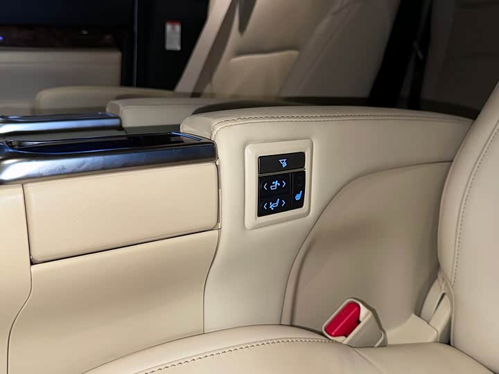 Фото 5 - Toyota Alphard