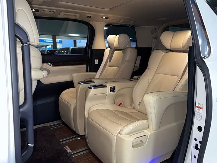 Фото 6 - Toyota Alphard