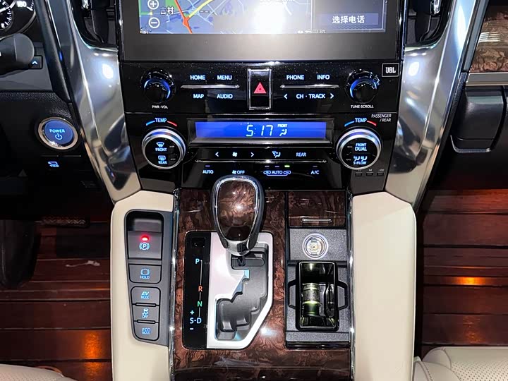 Фото 8 - Toyota Alphard