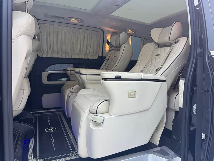 Фото 11 - Mercedes-Benz V-Class