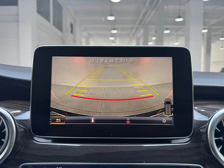 Фото 13 - Mercedes-Benz V-Class