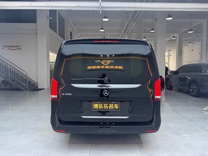 Фото 14 - Mercedes-Benz V-Class