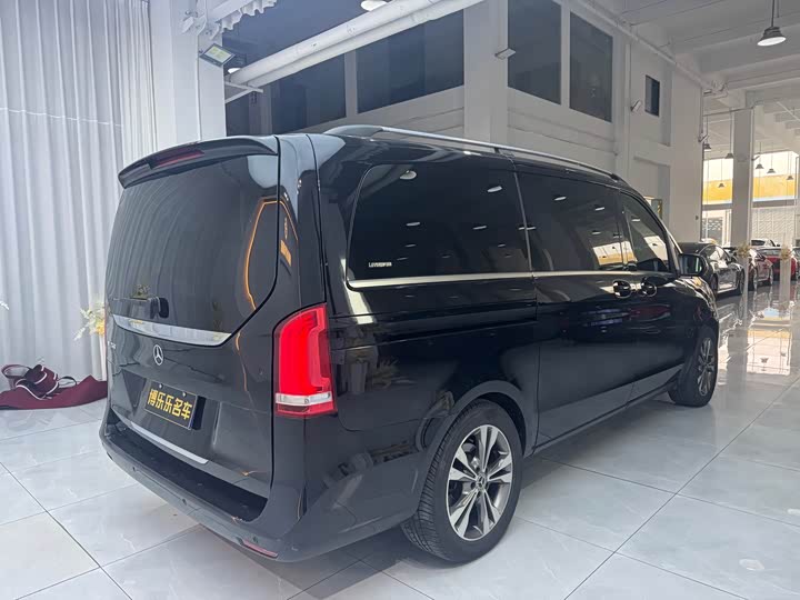 Фото 15 - Mercedes-Benz V-Class