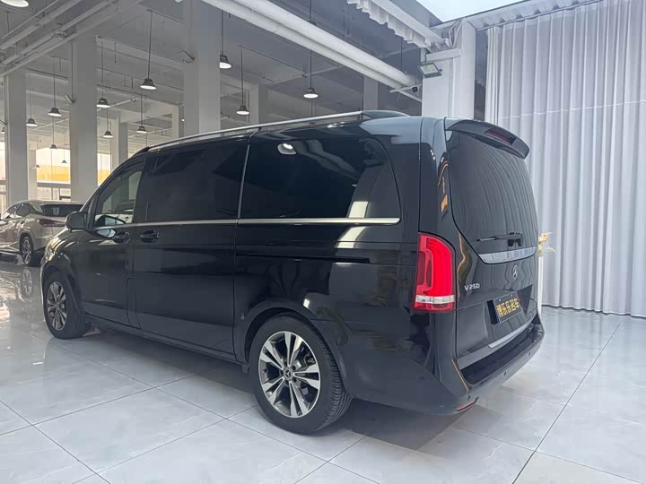 Фото 16 - Mercedes-Benz V-Class