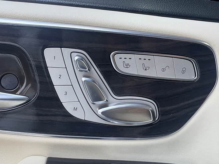 Фото 18 - Mercedes-Benz V-Class